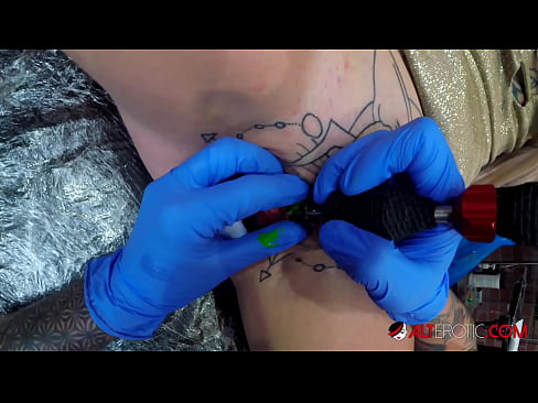 ❤️ Fìor tattooed hottie Sully Savage fhuair tattoo air a clitoris Porno aig gd.nomescriativos.top ﹏